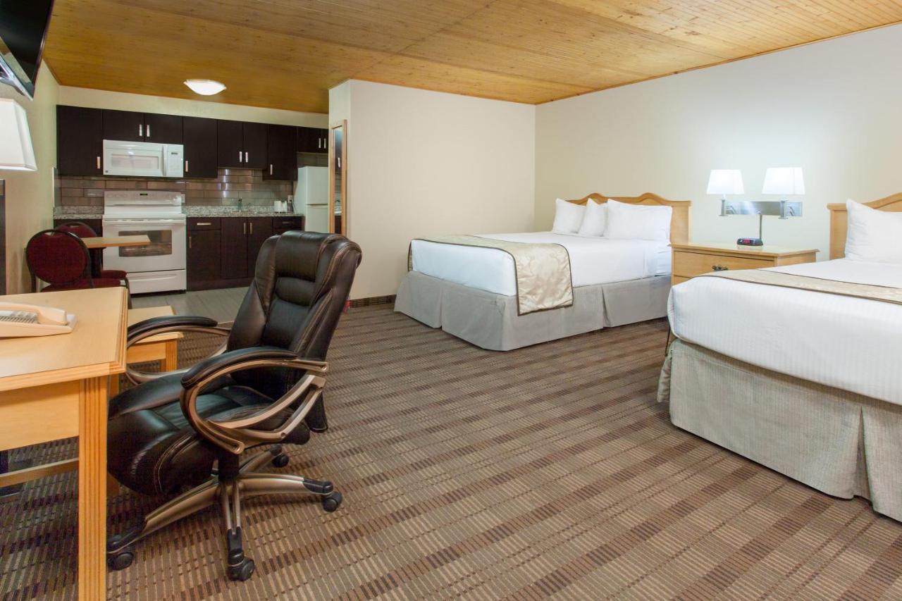 Econo Lodge Inn & Suites เมดิซีนแฮท ภายนอก รูปภาพ