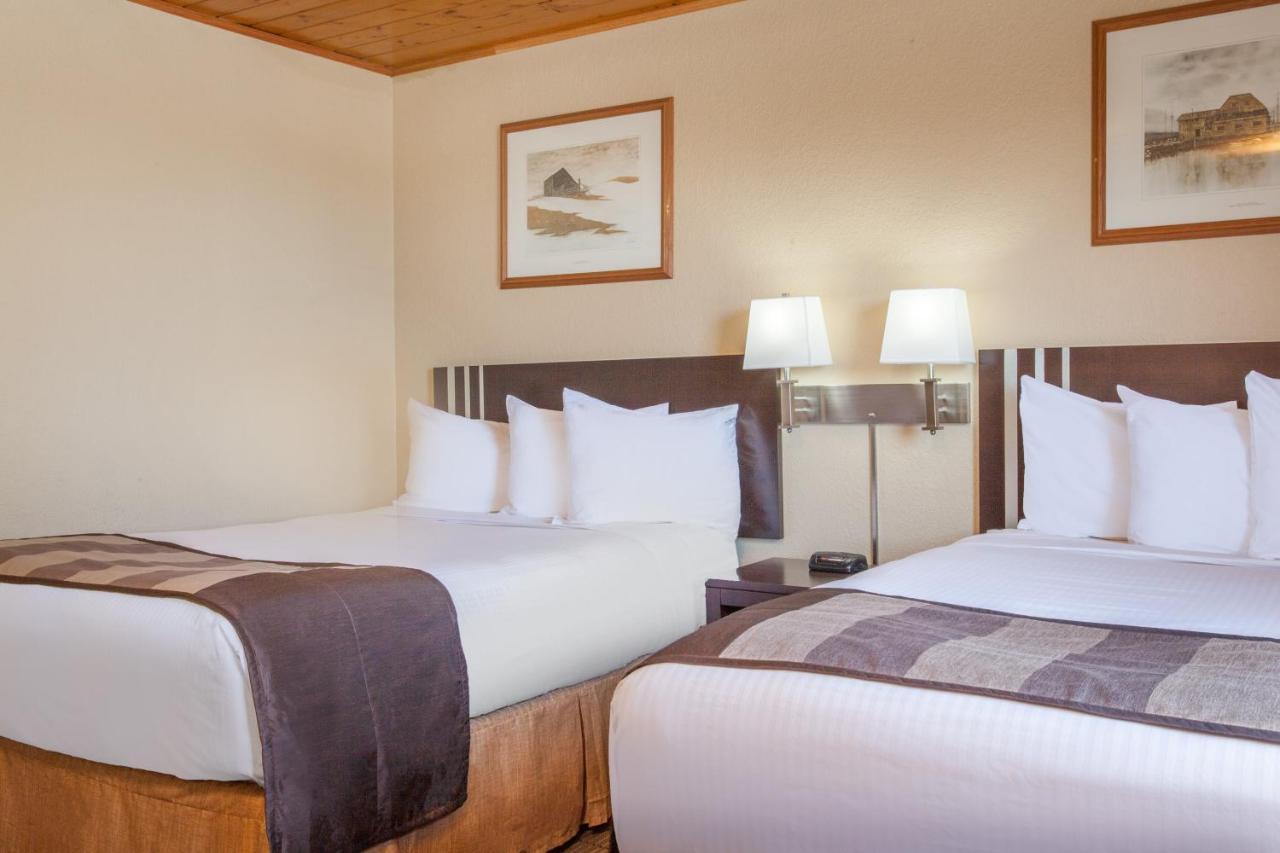 Econo Lodge Inn & Suites เมดิซีนแฮท ภายนอก รูปภาพ