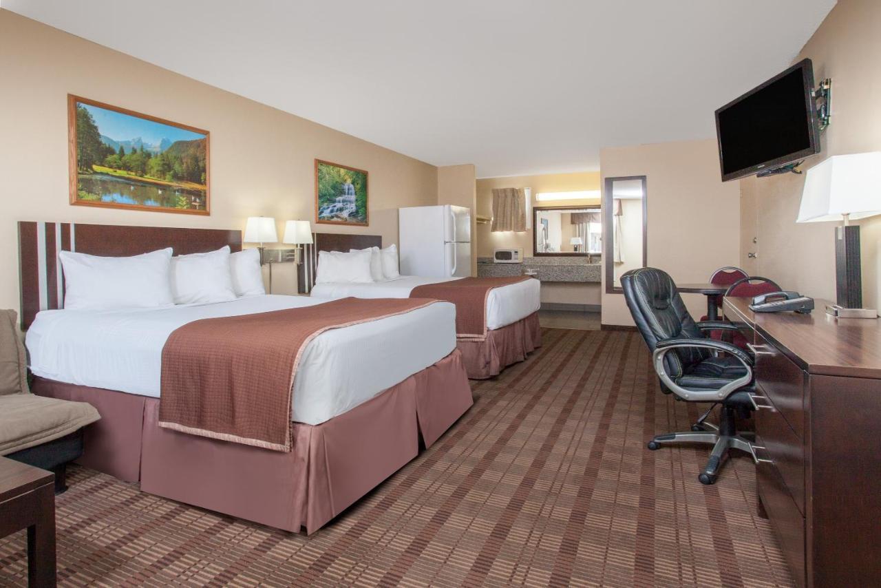 Econo Lodge Inn & Suites เมดิซีนแฮท ภายนอก รูปภาพ