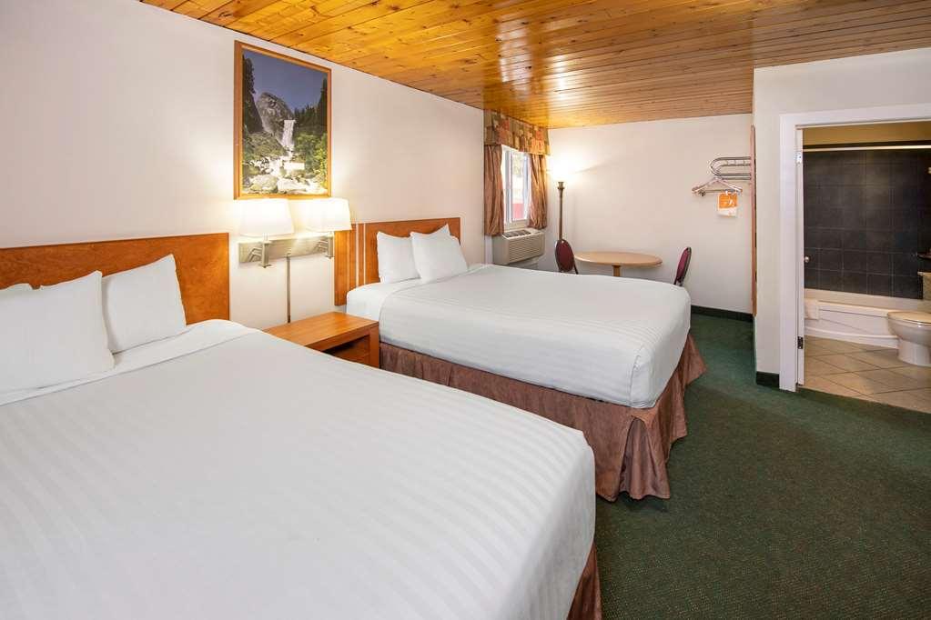Econo Lodge Inn & Suites เมดิซีนแฮท ห้อง รูปภาพ