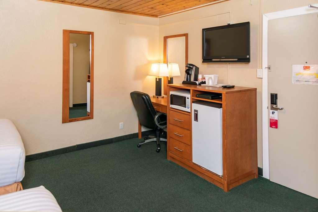 Econo Lodge Inn & Suites เมดิซีนแฮท ห้อง รูปภาพ