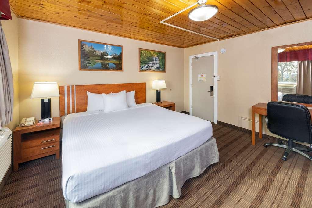 Econo Lodge Inn & Suites เมดิซีนแฮท ห้อง รูปภาพ