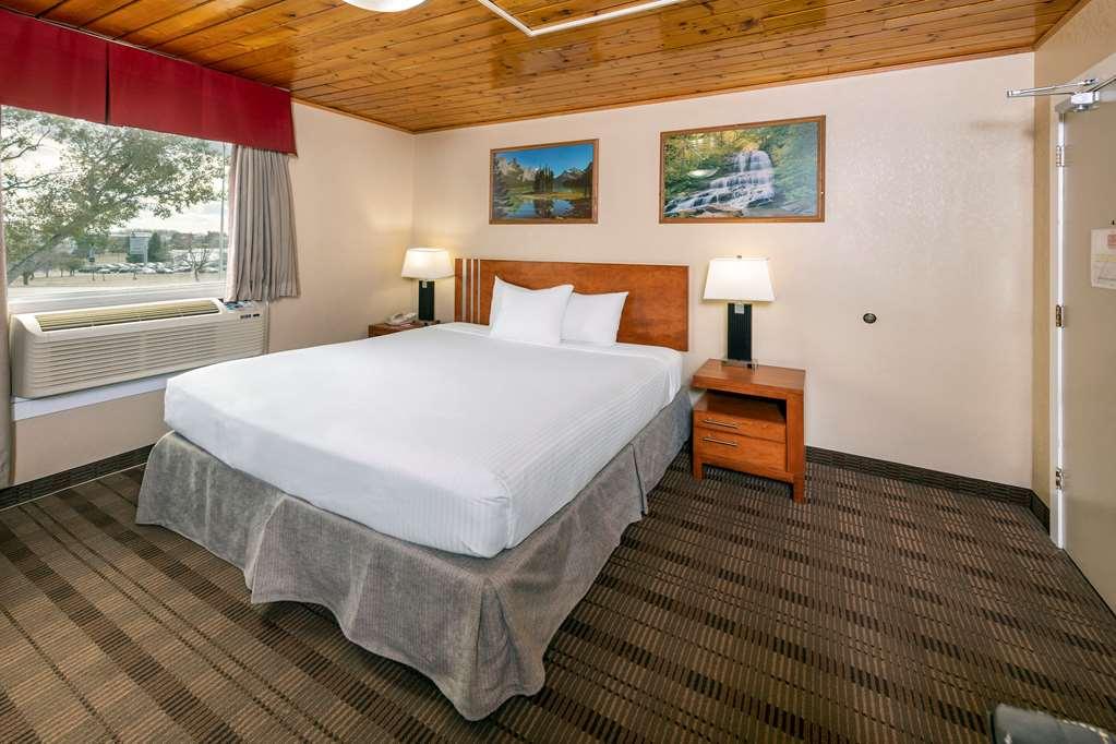 Econo Lodge Inn & Suites เมดิซีนแฮท ห้อง รูปภาพ