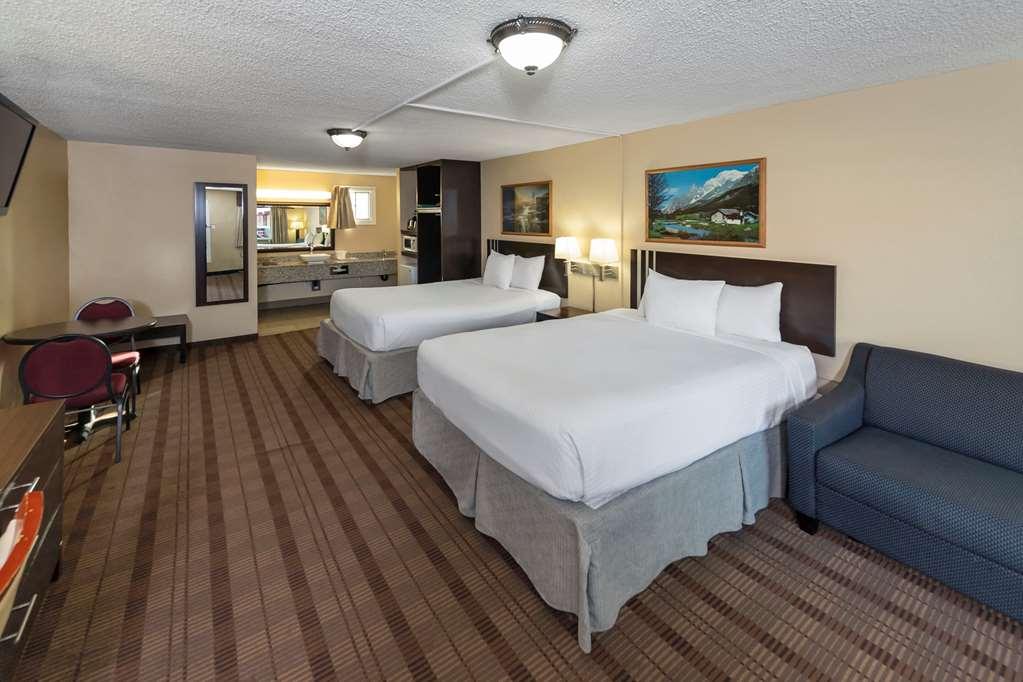 Econo Lodge Inn & Suites เมดิซีนแฮท ห้อง รูปภาพ