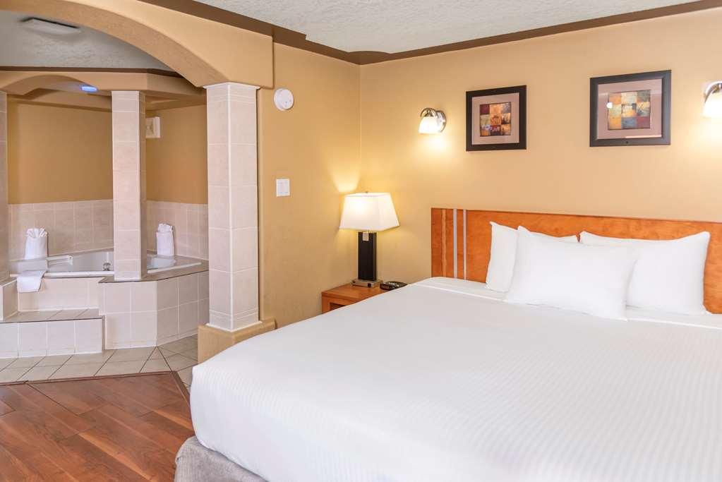 Econo Lodge Inn & Suites เมดิซีนแฮท ห้อง รูปภาพ