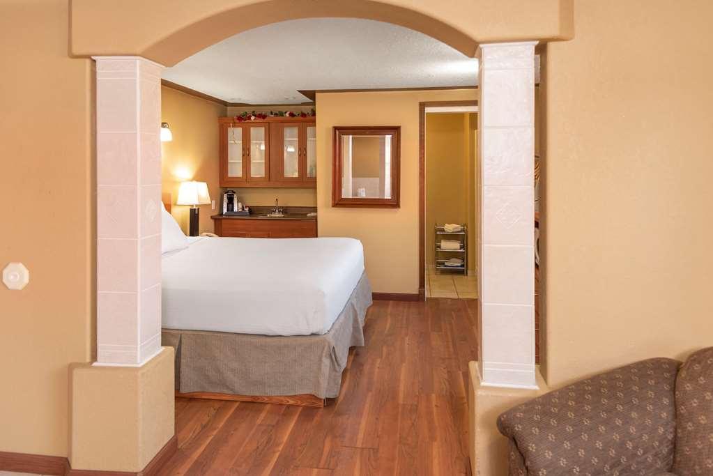Econo Lodge Inn & Suites เมดิซีนแฮท ห้อง รูปภาพ