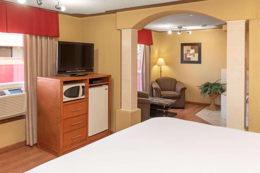 Econo Lodge Inn & Suites เมดิซีนแฮท ห้อง รูปภาพ