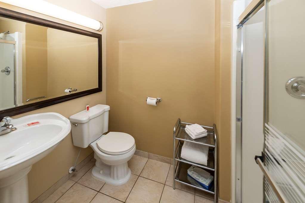 Econo Lodge Inn & Suites เมดิซีนแฮท ห้อง รูปภาพ